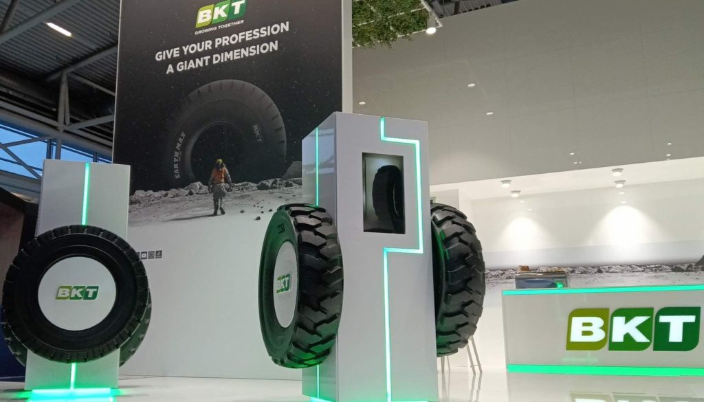 noticias maquinaria BKT Bauma neumático EM 933 SUPER