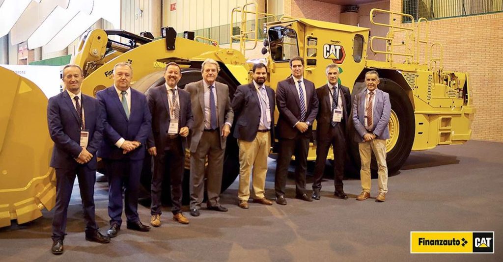 noticias maquinaria Finanzauto entrega la pala cargadora Cat de minería subterránea a INSERSA