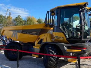 noticias maquinaria MECALAC-DUMpER-REVOTRUCK