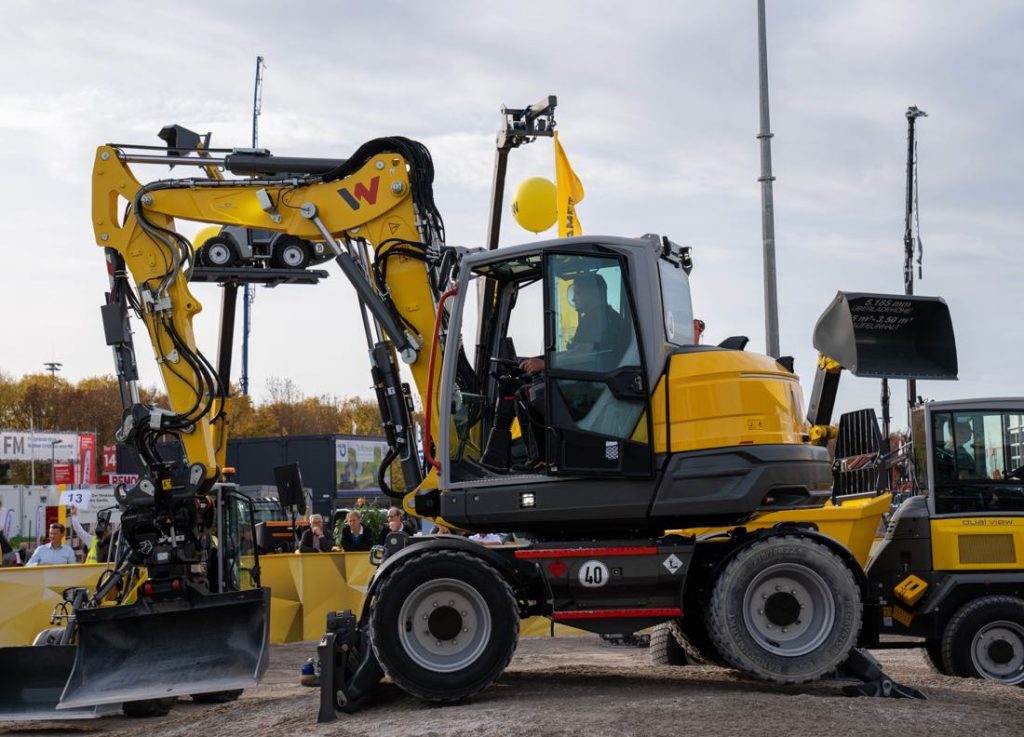 noticias maquinaria Wacker Neuson excavadora de ruedas EW100-2