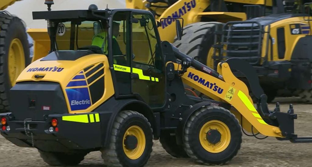 noticias maquinaria cargadora de ruedas eléctrica de Komatsu