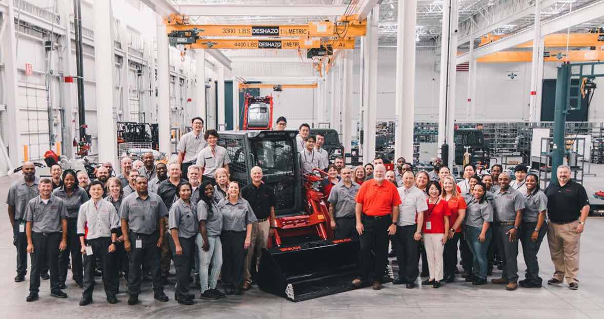 noticias maquinaria cargadoras compactas con orugas Takeuchi