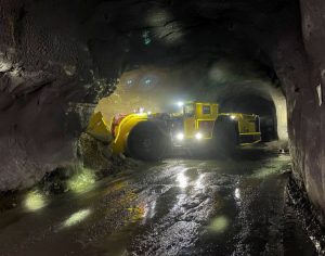 noticias maquinaria Scooptram ST14 Battery de Epiroc en mina