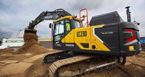 noticias maquinaria excavadora eléctrica EC230 Electric de VOLVO CE trabajando