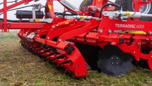 noticias maquinaria rodillo de cuchillas para TERRADISC T de PÖTTINGER