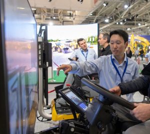 noticias maquinaria simuladores Komatsu en bauma 2022