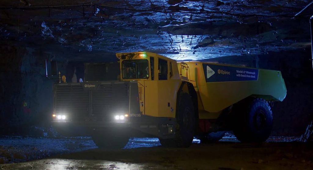 noticias maquinaria Epiroc presenta el Minetruck MT42 eléctrico a batería