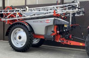 noticias maquinaria Kuhn pulverizador arrastrado LEXIS 3800