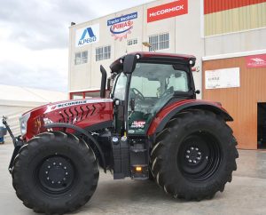 noticias maquinaria McCormick y Tractomecánica Purias celebran 20 años juntos