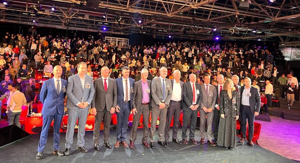 noticias maquinaria Equipo directivo de LoxamHune en la Convención 2023