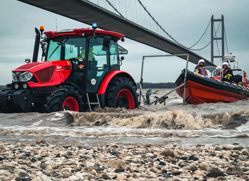 noticias maquinaria Los tractores ZETOR ayudan a salvar vidas