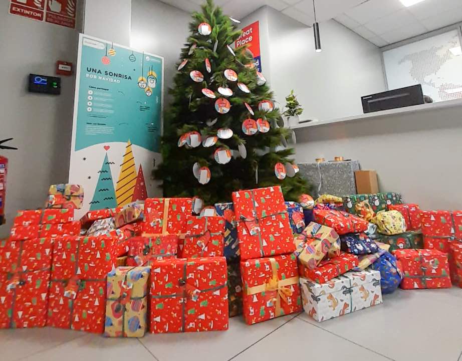 noticias maquinaria LoxamHune contribuye a repartir más de 9.500 regalos de Navidad