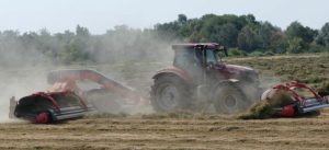noticias maquinaria hilerador Kuhn MERGE MAXX 440 F en Demotour