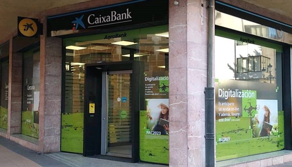 noticias maquinaria AgroBank adelanta a agricultores y ganaderos las ayudas de la PAC 2023