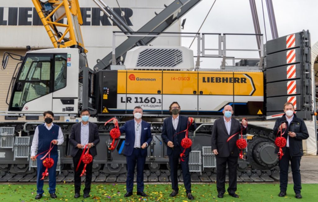 noticias maquinaria La primera grúa con batería de Liebherr en Asia