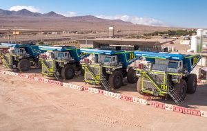 noticias maquinaria Liebherr y Thiess en América