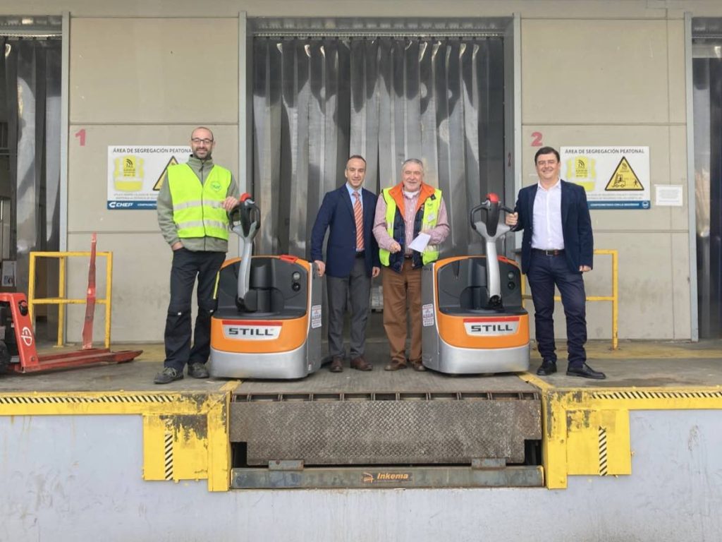 noticias maquinaria STILL dona dos transpaletas eléctricas EXU 20