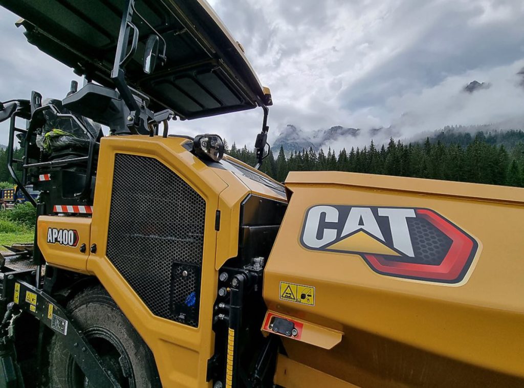 noticias maquinaria Caterpillar amplía su línea compacta de maquinas de carreteras