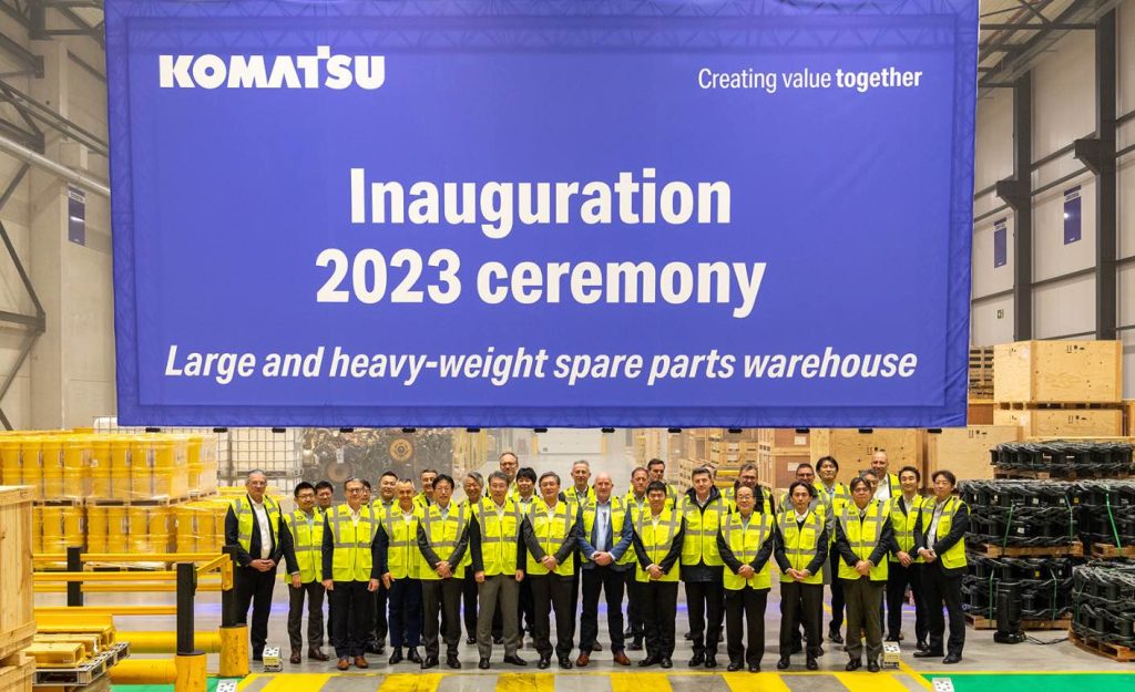 noticias maquinaria Komatsu inaugura su nuevo almacén de repuestos en Bélgica
