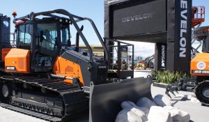 noticias maquinaria Las primeras máquinas DEVELON debutan en CONEXPO