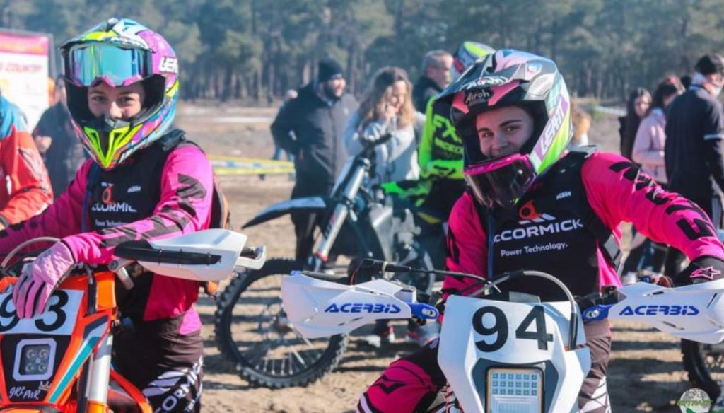 noticias maquinaria McCormick valores con pilotos de enduro
