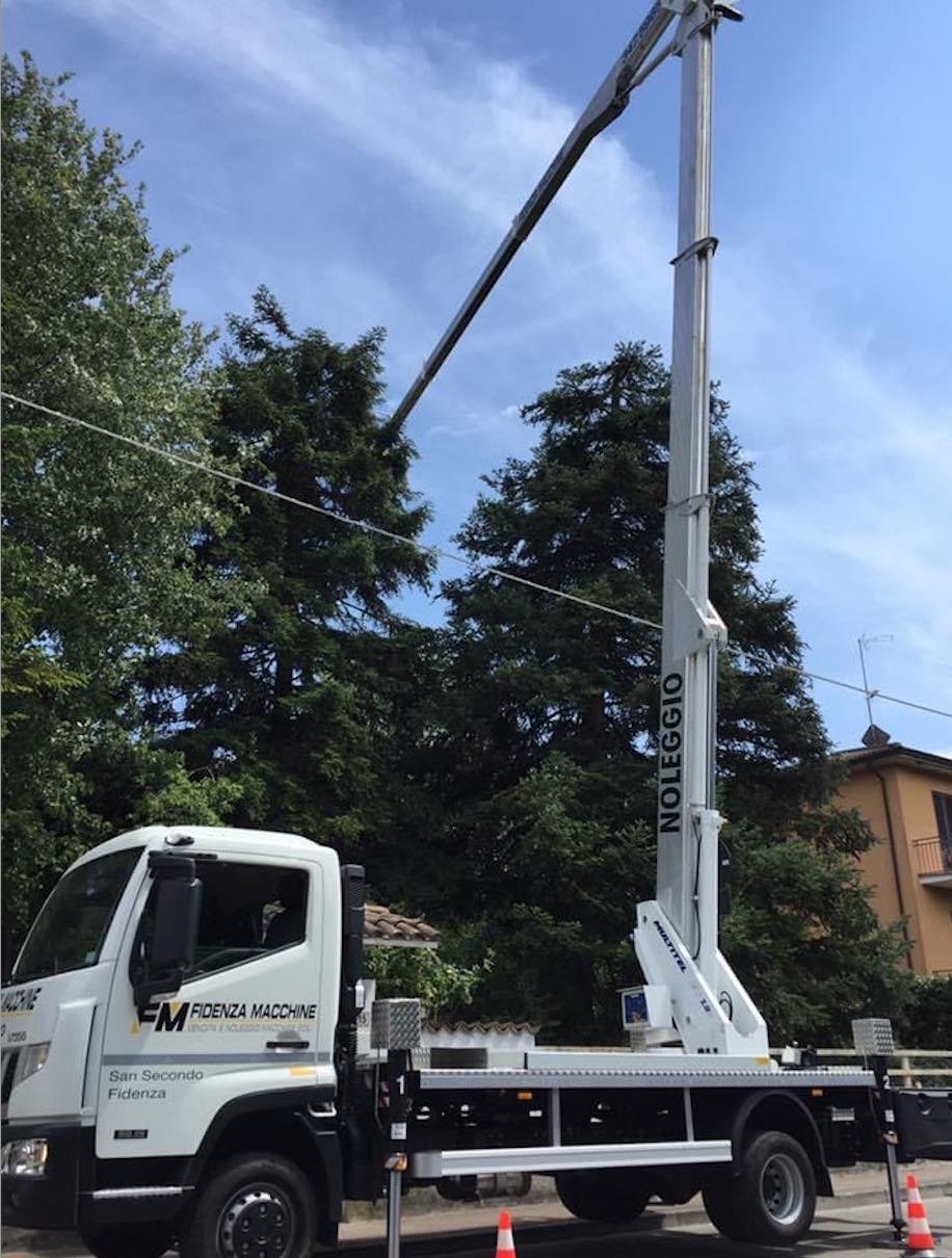 noticias maquinaria plataformas sobre camión Multitel Pagliero para Fidenza