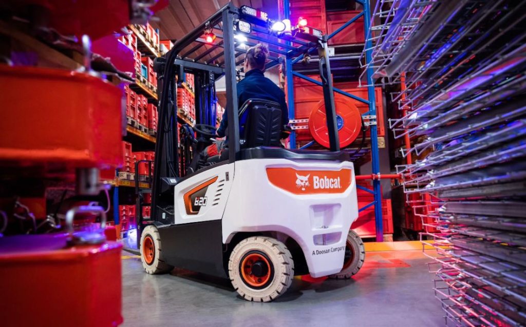 noticias maquinaria Doosan Bobcat muestra el futuro de las carretillas elevadoras en LogiMAT