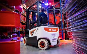 noticias maquinaria Doosan Bobcat muestra el futuro de las carretillas elevadoras en LogiMAT