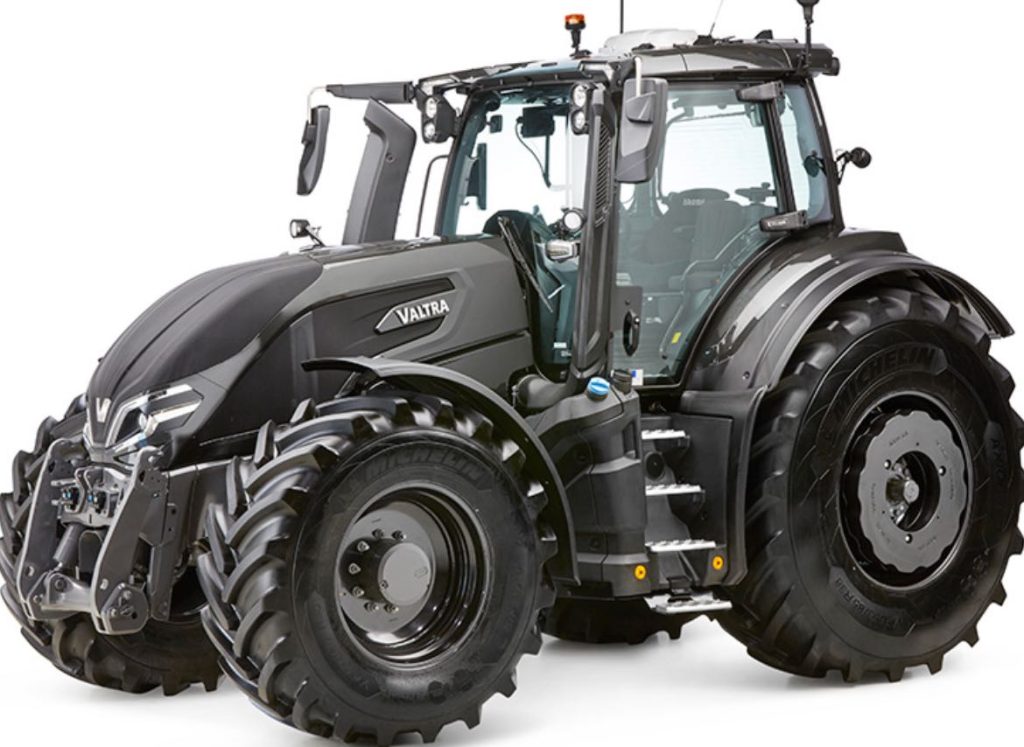 noticias maquinaria La nueva ´Bestia´ de Valtra arranca con fuerza al ganar el Red Dot