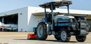 noticias maquinaria Pruebas de campo de Tractor Monarch en el aeropuerto de Sonoma