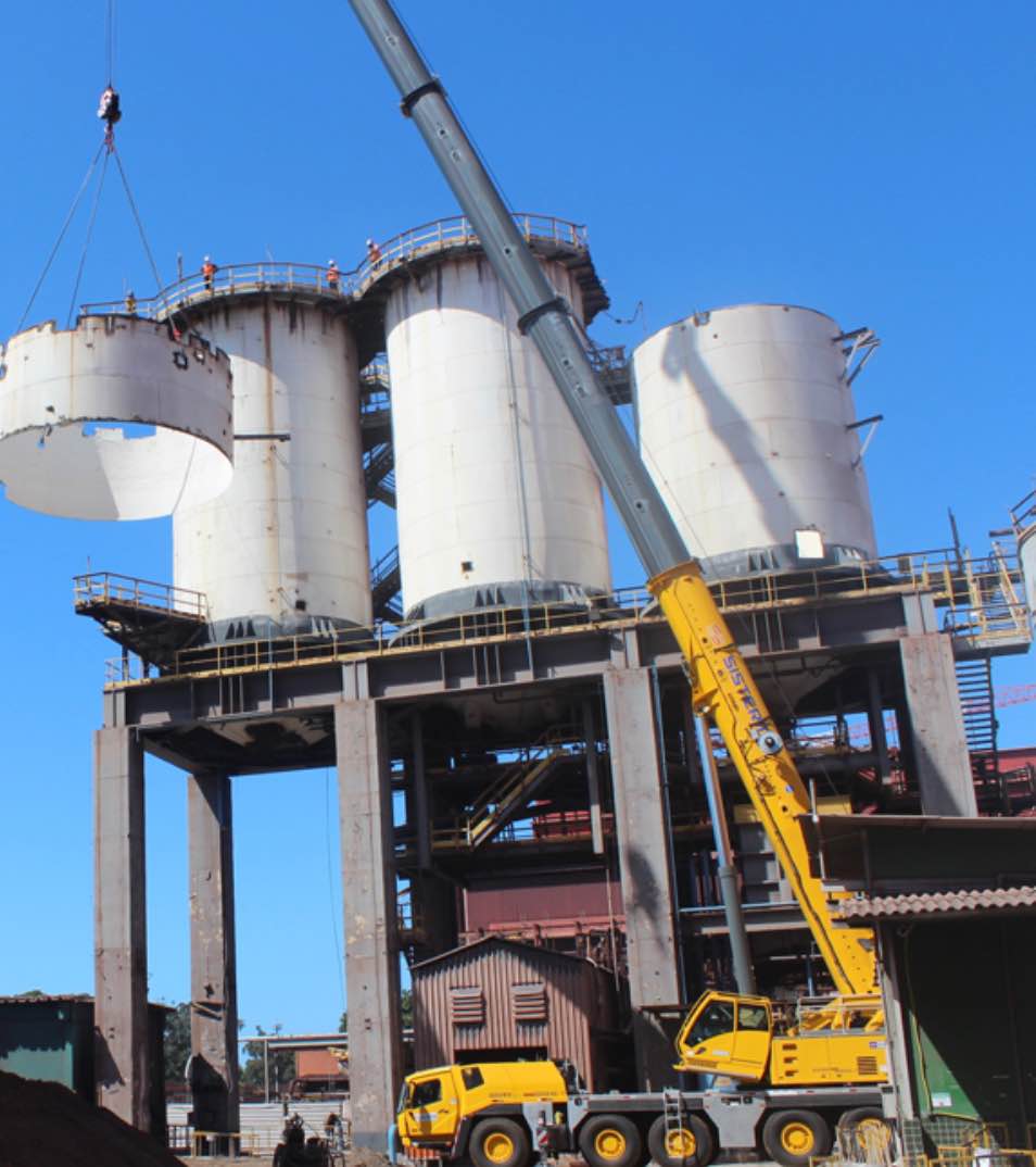 noticias maquinaria Una grúa Grove GMK5250XL-1 en el desmontaje de una planta en Brasil