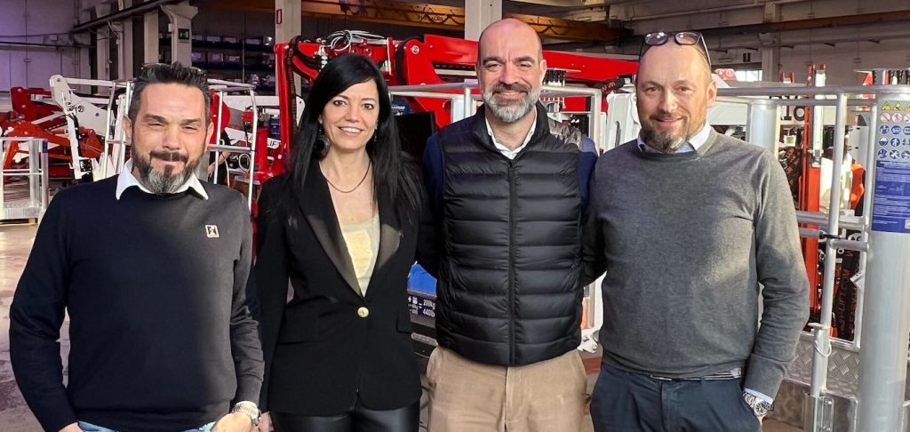 noticias maquinaria Easy Lift formaliza la colaboración con Ahern Ibérica