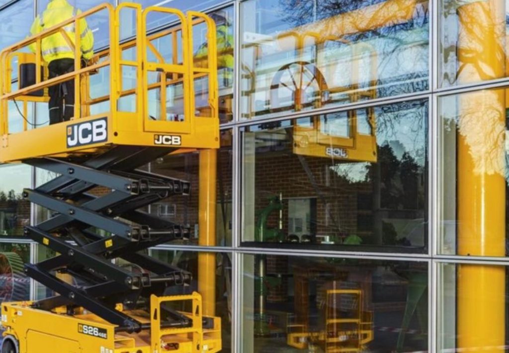 noticias maquinaria JCB lanza la gama de elevadores de tijera con cero emisiones