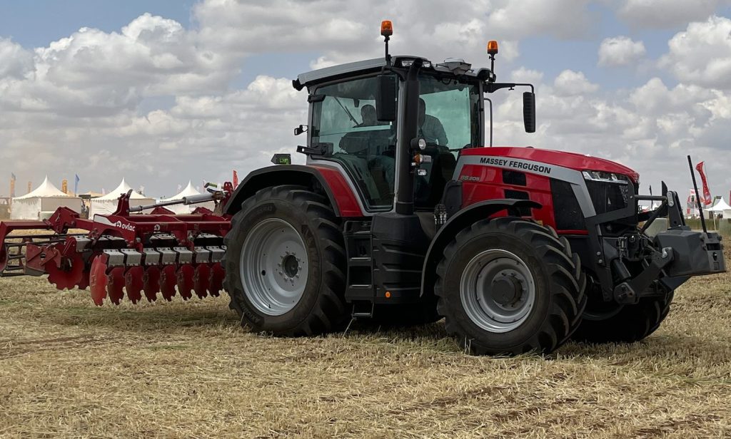 noticias maquinaria MF 8S.205 tractor massey ferguson demoagro