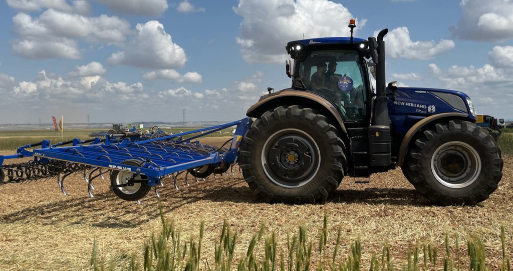 noticias maquinaria New Holland lleva el nuevo tractor T7.300 con PLM Intelligence a Demoagro