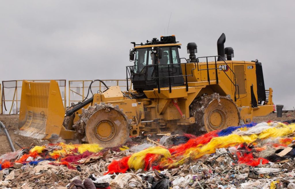 noticias maquinaria Nuevo compactador de vertederos Cat® 836