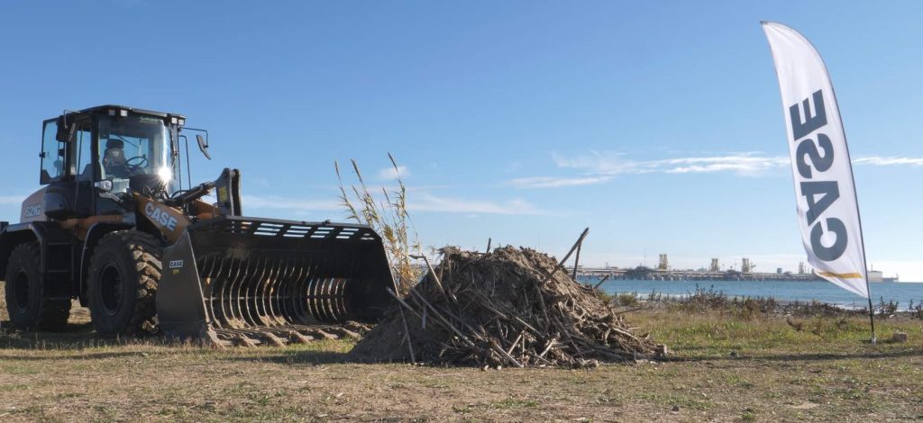 noticias maquinaria CASE finaliza su proyecto de limpieza de playas