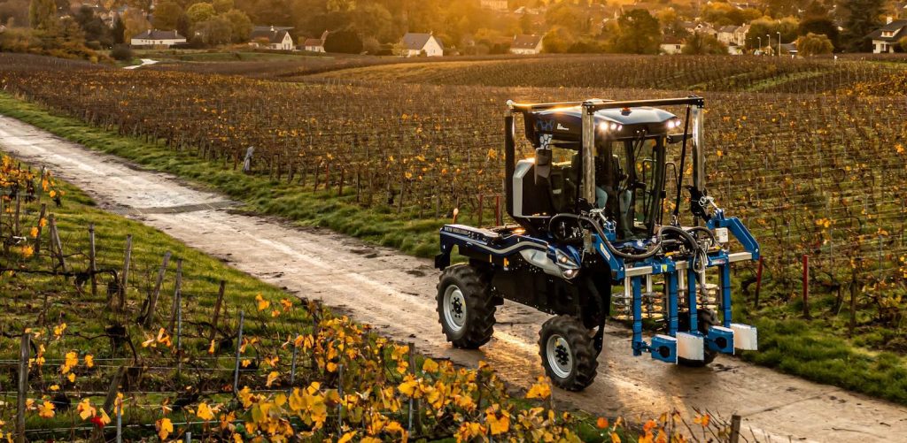 noticias maquinaria FPT Industrial impulsa la gama New Holland TE6 Straddle Tractor
