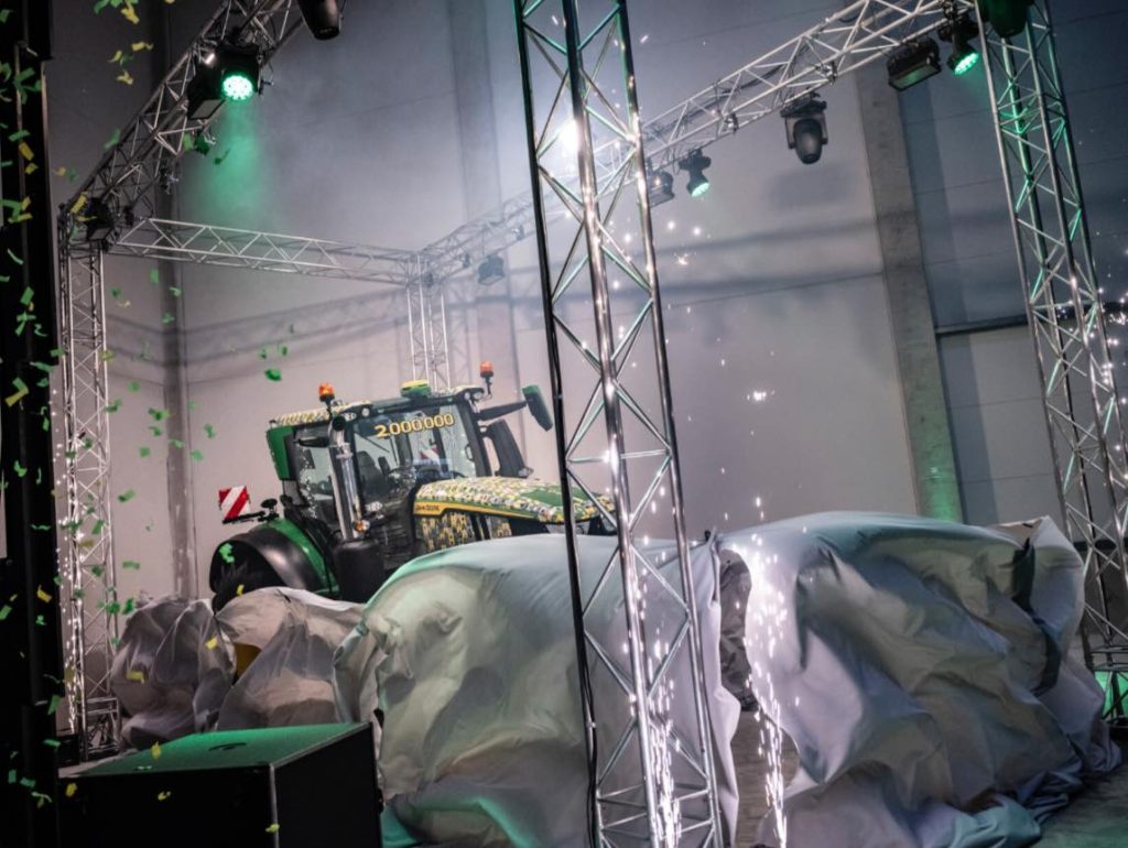 noticias maquinaria John Deere tractor número dos millones