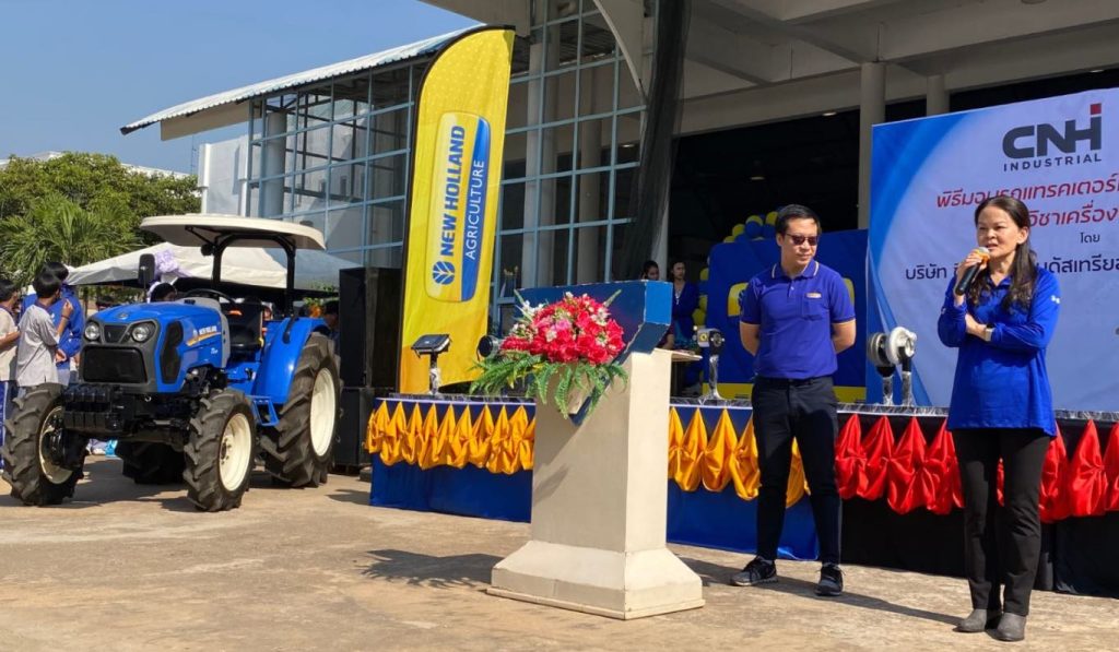noticias maquinaria New Holland dona un TT2 al Pakdee College of Commerce and Technology