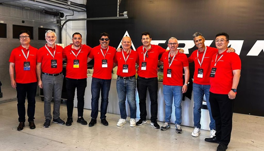 noticias maquinaria Tiresur en el evento presentación del último neumático de Triangle