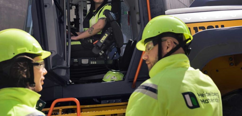 noticias maquinaria Volvo Group se asocia con Heidelberg Materials ¡
