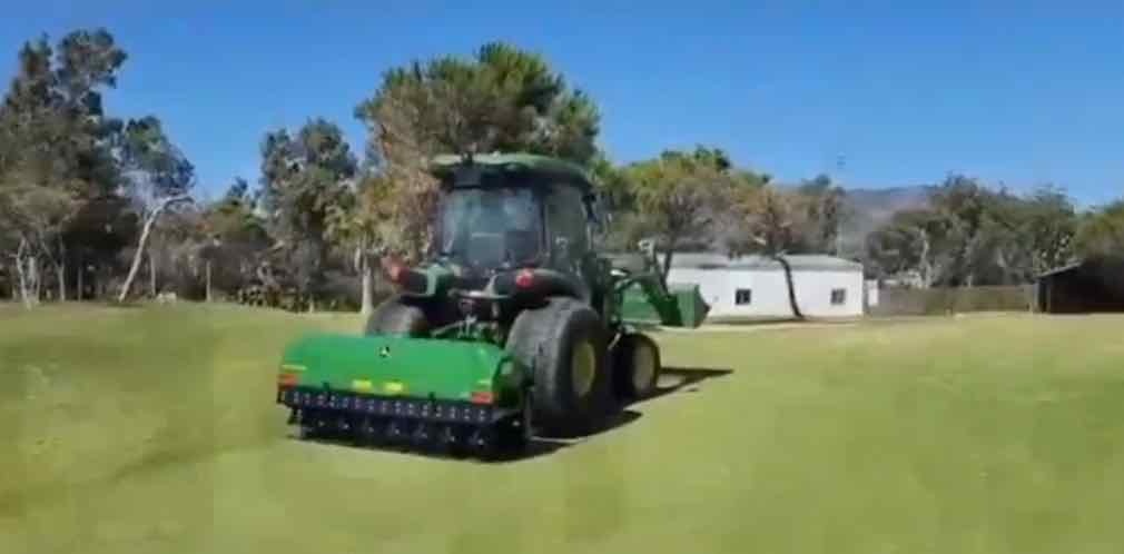 noticias maquinaria Agronímer entrega una aireadora Aercore 2000 de John Deere