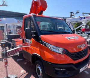 noticias maquinaria Multitel Pagliero entrega a Boels Rental Group plataformas sobre camión