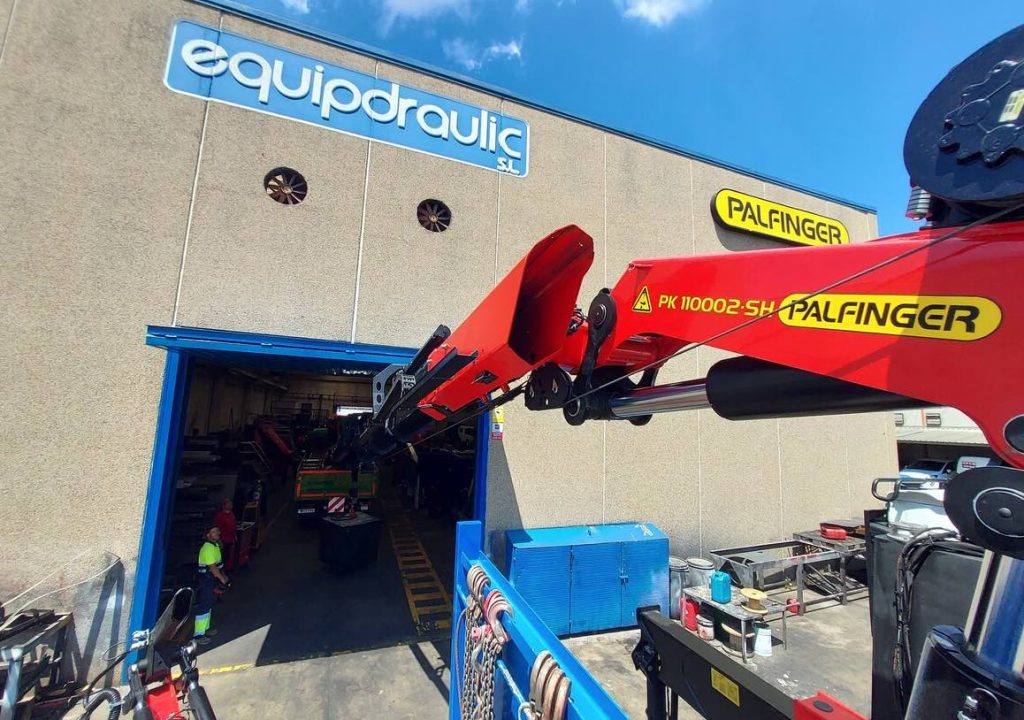 noticias maquinaria Salvador Grues I Transport sigue confiando en Palfinger