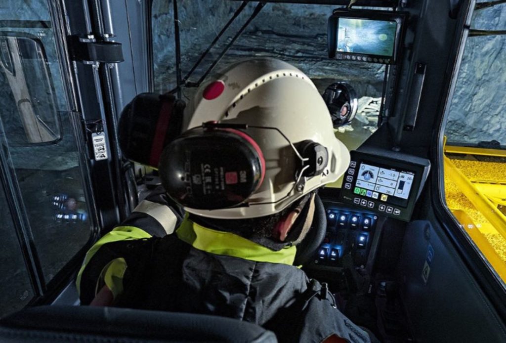 noticias maquinaria BHP cliente de Epiroc que prueba el Minetruck MT65 S