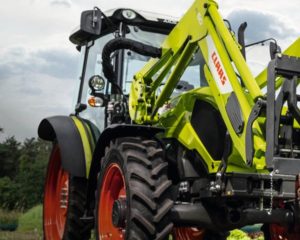 noticias maquinaria CLAAS para 2024 es el nuevo tractor AXOS 200.