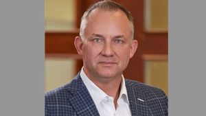 noticias maquinaria Deere & Company anuncia la elección de Neil Hunn para la junta directiva