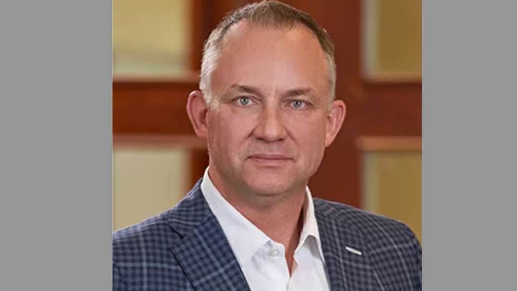 noticias maquinaria Deere & Company anuncia la elección de Neil Hunn para la junta directiva