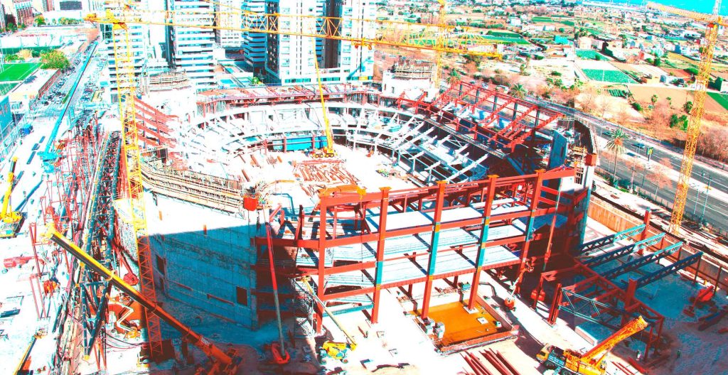 noticias maquinaria Diversas grúas Liebherr estadio Roig Arena